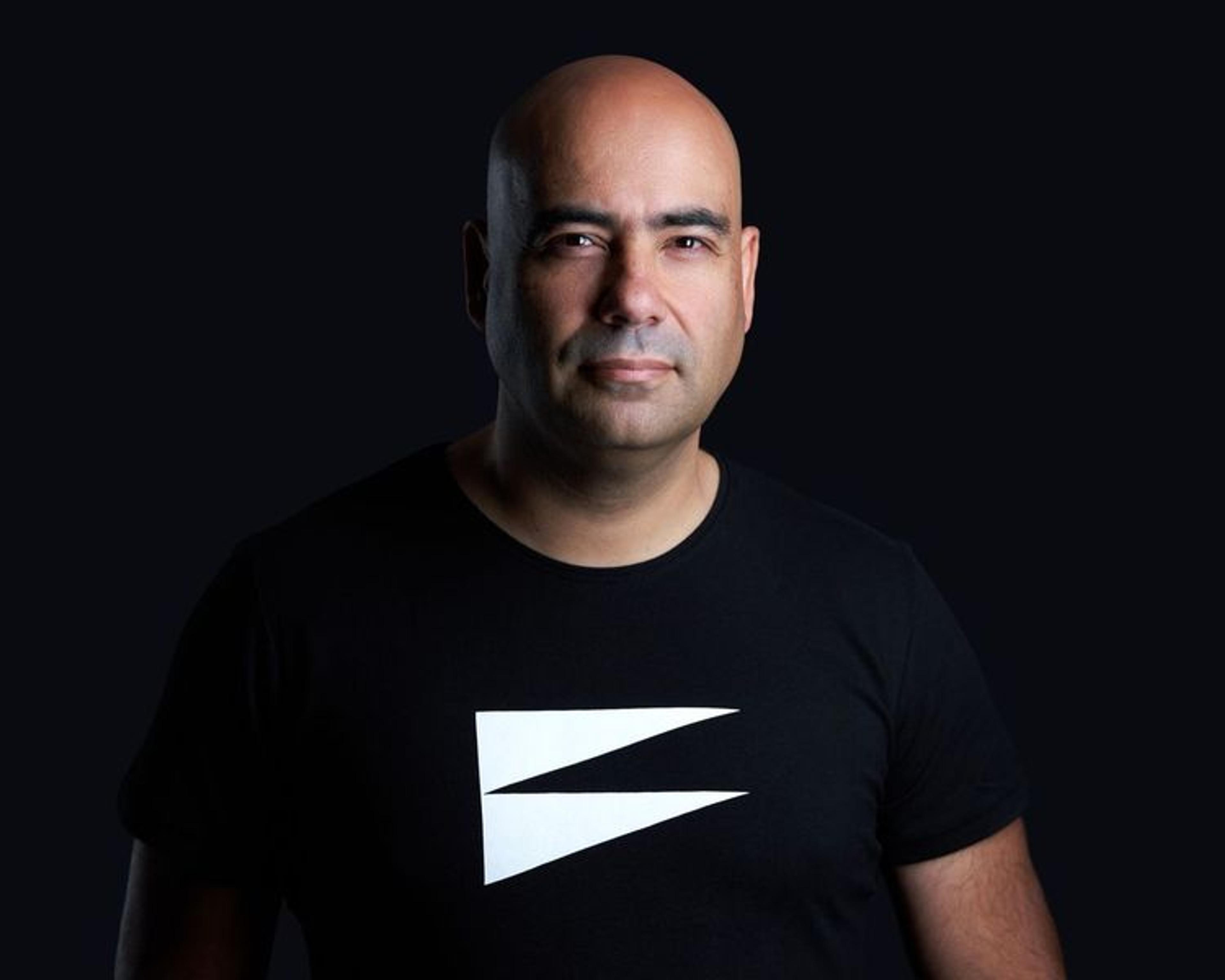 Photo of Adriano Esteves, Founder and Creative Designer at Bürocratik